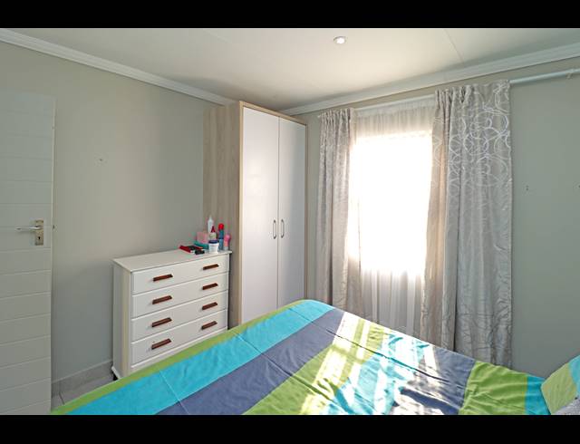 4 BEDROOM HOUSE FOR SALE IN COSMO CITY
